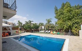 Artemisia Villa